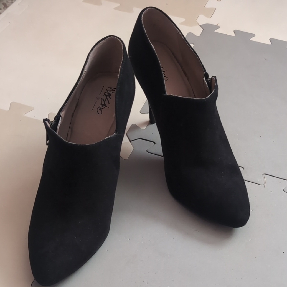 Women's Black Heeled booties